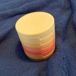 Highlighter,bronzer and blush trio